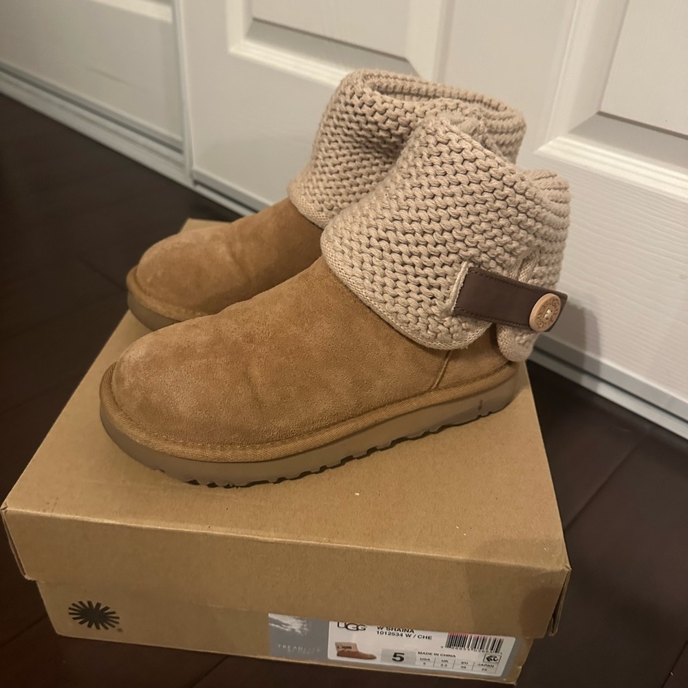 W SHAINA Ugg Boots